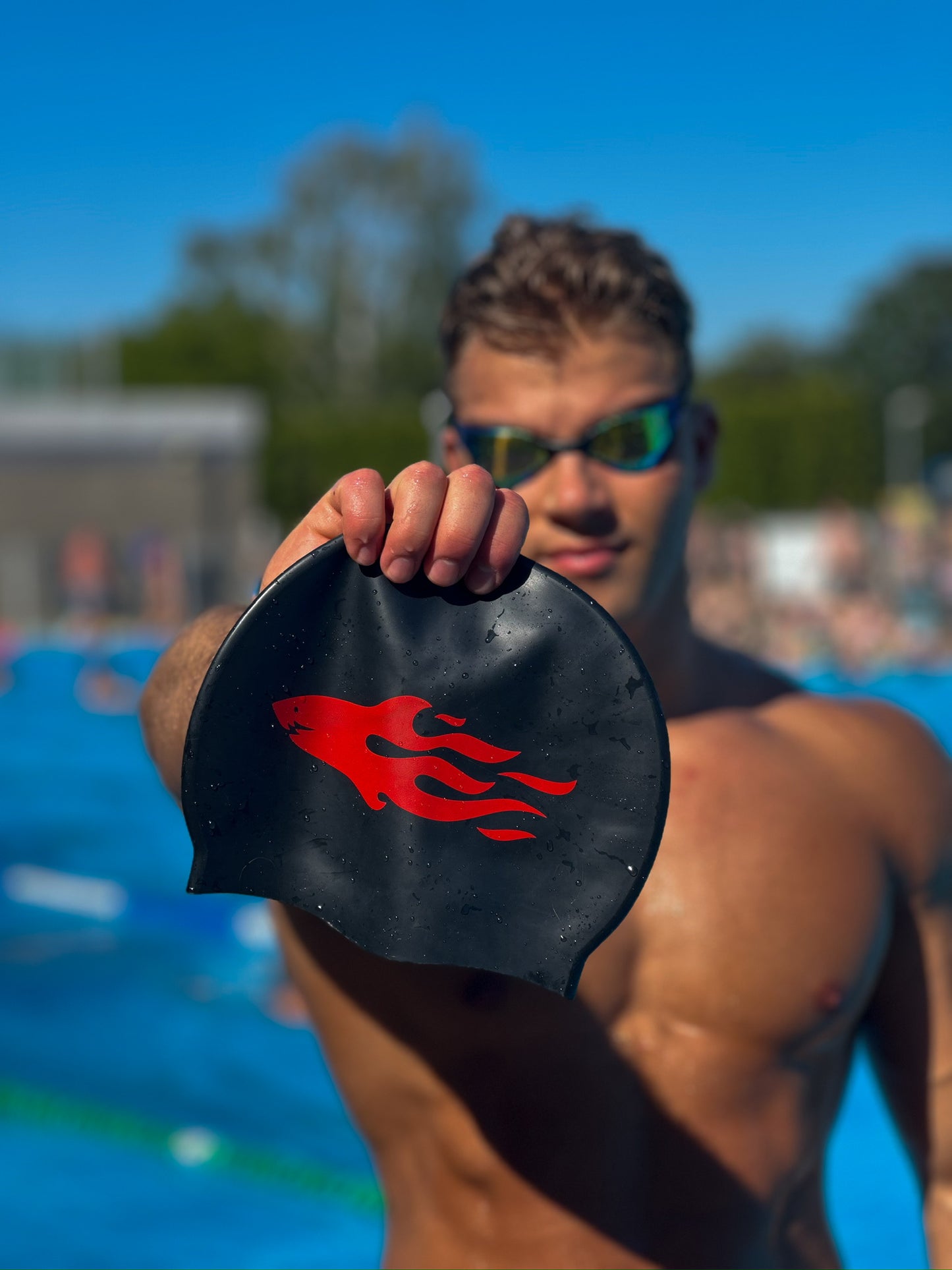 SHARK CAP - Czepek Czarno-Czerwony
